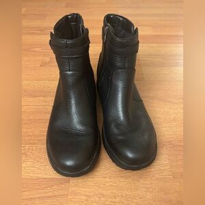 Vionic Women’s Redding Black Leather Ankle Boots size 9